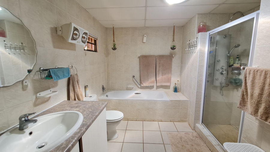 6 Bedroom Property for Sale in Bainsvlei Free State